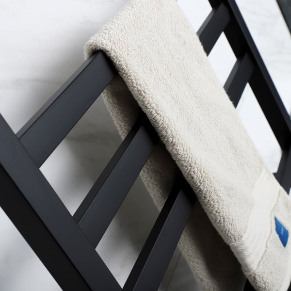 Sähköinen pyyhekuivain 60x82,5x12cm | SC06B | Musta Sähköinen pyyhekuivain 60x82,5x12cm | SC06B | Musta