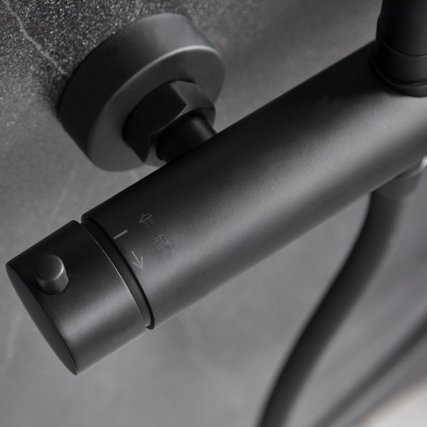 Täydellinen yläsuihkusarja käsisuihkulla pyöristetyllä muotoilulla | Musta Täydellinen yläsuihkusarja käsisuihkulla pyöristetyllä muotoilulla | Musta