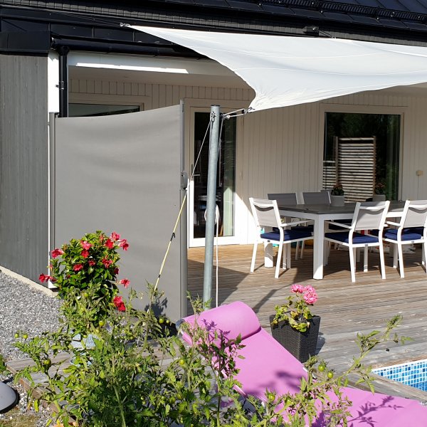 Korkea sivumarkiisi 1,8x3m | Aurinko-, tuuli- ja n�k�suojaksi | Metalcraft